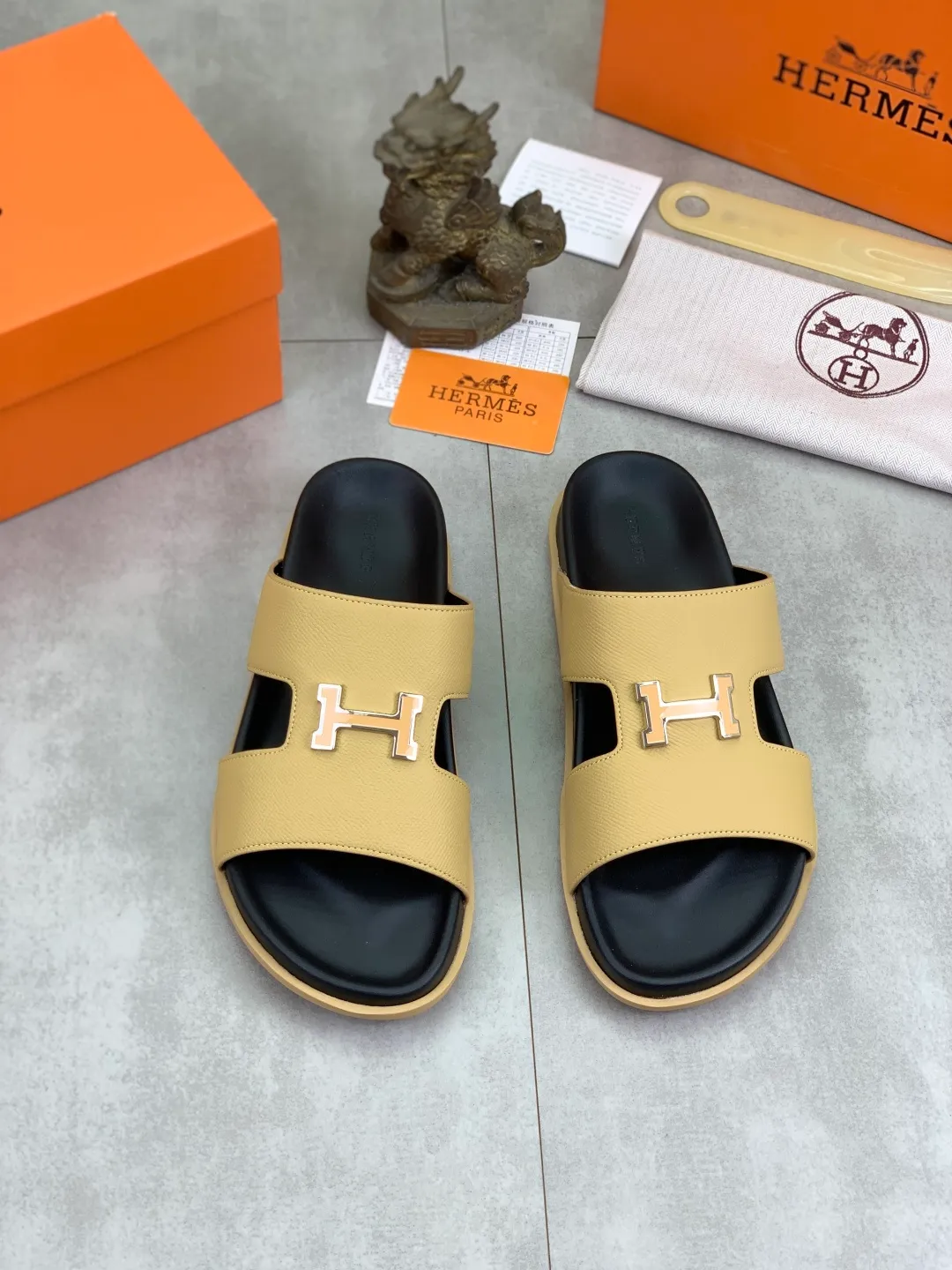 Men's shoes 💰P440 New [HERMES] high-end quality new Hermès slippers, made of imported calfskin, wear-resistant and non-slip rubber outsole. Fashionable and elegant code number: 39-44 (38 45 46 customized)